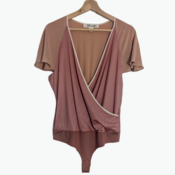 Diane von Furstenberg Rose Pink Flutter Sleeve Surplice Wrap Bodysuit Size M - Picture 1 of 10